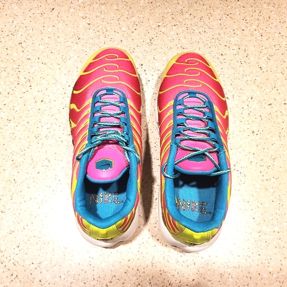 🆕️ NEW⚡️Nike Air Max Plus 'Volt Pink Blast'⚡️ - Picture 8 of 16